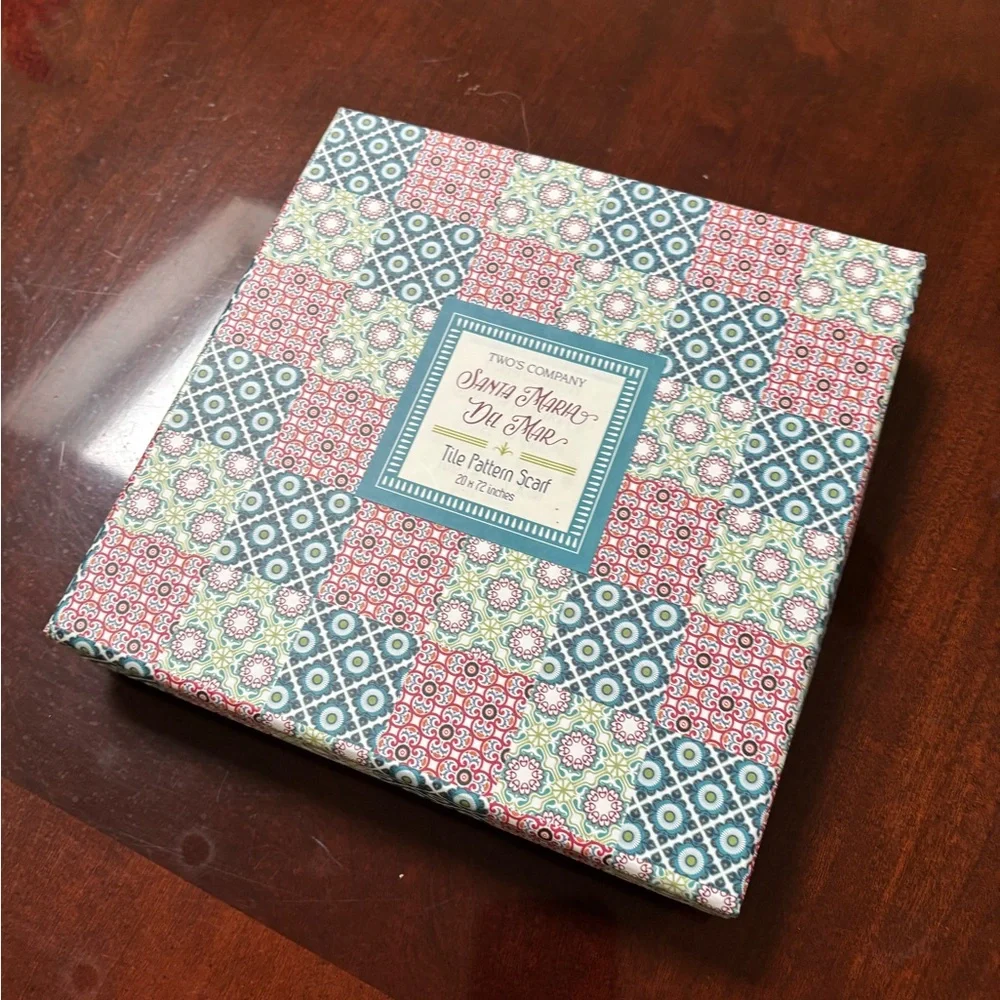 Two's Company tile pattern 20 x 72 inches Scarf brand new with box